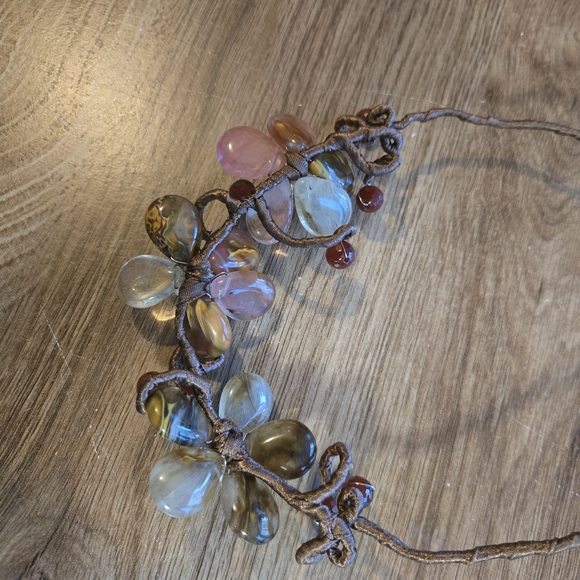 Elegant Floral Beaded Necklace - Picture 6 of 9